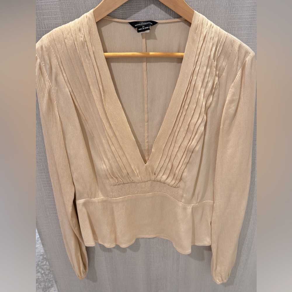 MODA Internacional Apricot Blouse. Size M